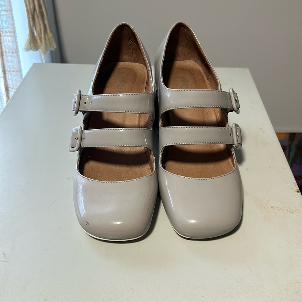 Grey Mary Jane pumps